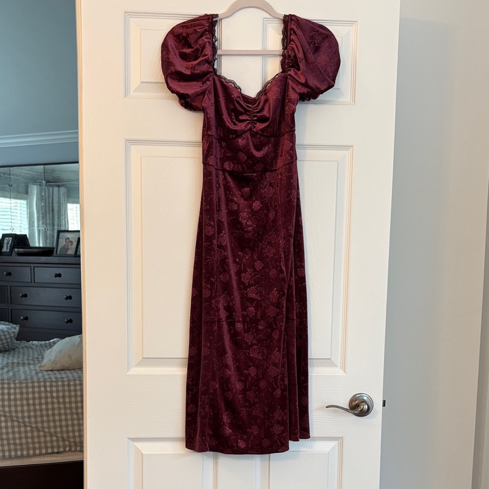Francesca’s burgundy velvet dress size Small NWT
